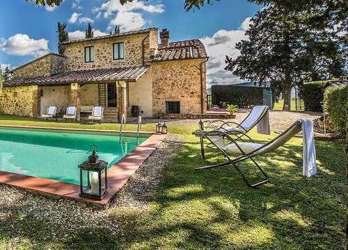 Charming Farmhouse with Private Pool among Vineyards