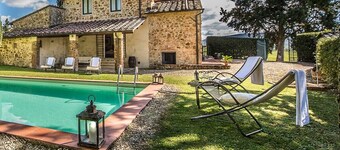 Charming Farmhouse with Private Pool among Vineyards