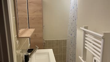 Shower, hair dryer, towels, toilet paper