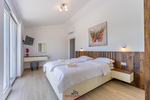 3 bedrooms, in-room safe, desk, iron/ironing board - Villa Casa Mara with heated pool (Štokovci)