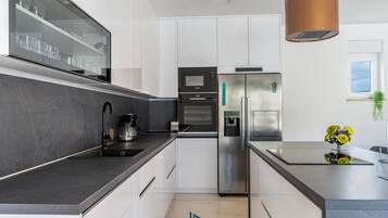 Fridge, microwave, oven, stovetop