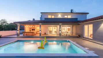 Outdoor pool, a heated pool