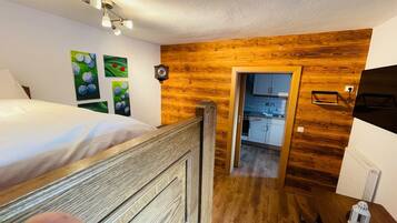 Standard-Apartment | 3 Schlafzimmer, Reisekinderbett, kostenloses WLAN, Bettwäsche