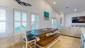 Dining - Private Heated Pool, Golf Cart Included , Parking for 4 Vehicles (Port Aransas)