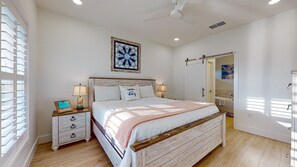 4 bedrooms, internet, bed sheets - Private Heated Pool, Golf Cart Included , Parking for 4 Vehicles (Port Aransas)