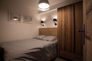 3 bedrooms, iron/ironing board, travel cot, WiFi - Arcs 1800 Charvet - Appt 60 m2 - 3 bedrooms ( 8 people) (Bourg-Saint-Maurice)