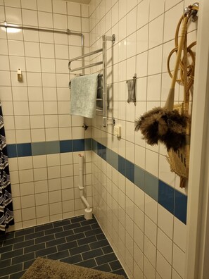 Bruser, hårtørrer, håndklæder, Sæbe