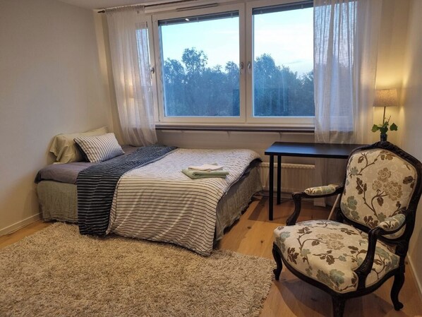 4 habitaciones, tabla de planchar con plancha, wifi y ropa de cama 