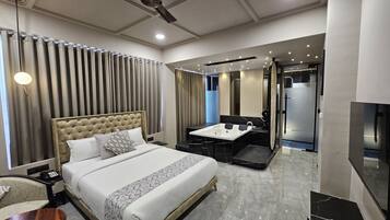 Luxury Room | Premium bedding, desk, bed sheets