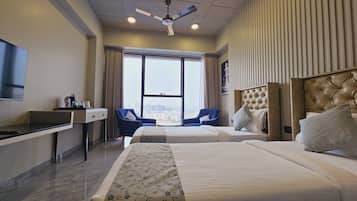 Deluxe Twin Room | Premium bedding, desk, bed sheets