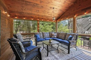 Smart TV, fireplace, offices