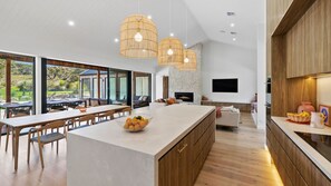 Dining - Moggs Creek Luxury Escape - Luxurious Family Getaway (Moggs Creek)