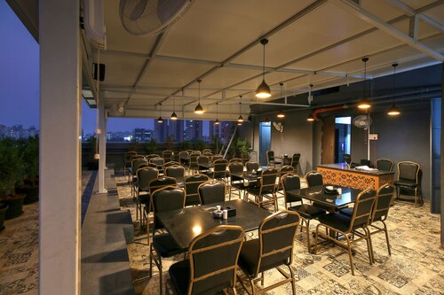  MAGNUS FORTUNE HOUSE, BUSINESS HOTEL