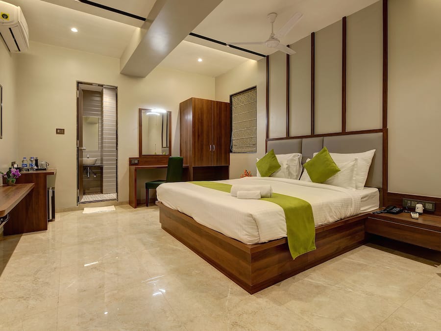 Business Studio Suite | Free WiFi