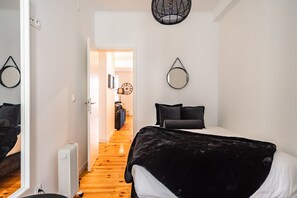 3 bedrooms, desk, iron/ironing board, free WiFi