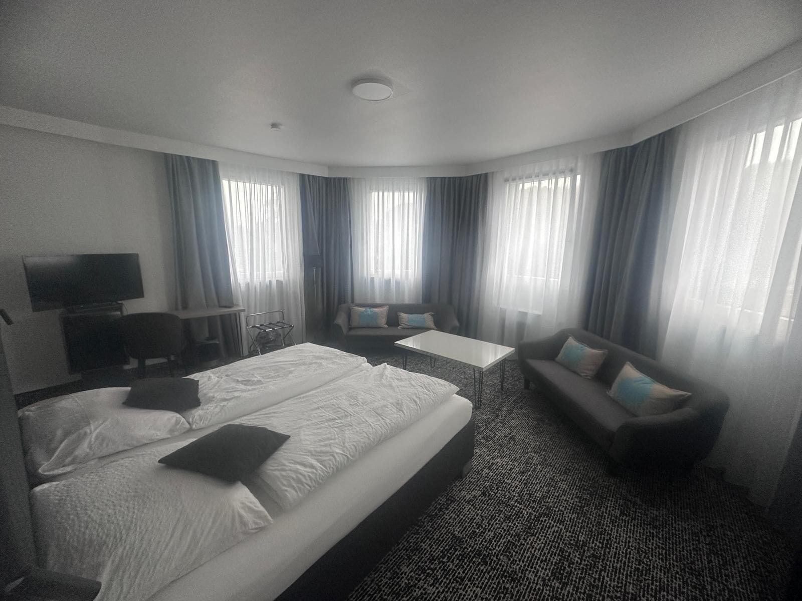 In-room safe, desk, laptop workspace, free WiFi