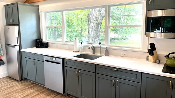 Private kitchen - Mount Major Cottage - Gunstock Gateway to NH Lakes & Mountains (Alton)