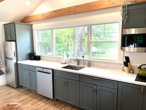 Private kitchen - Mount Major Cottage - Gunstock Gateway to NH Lakes & Mountains (Alton)