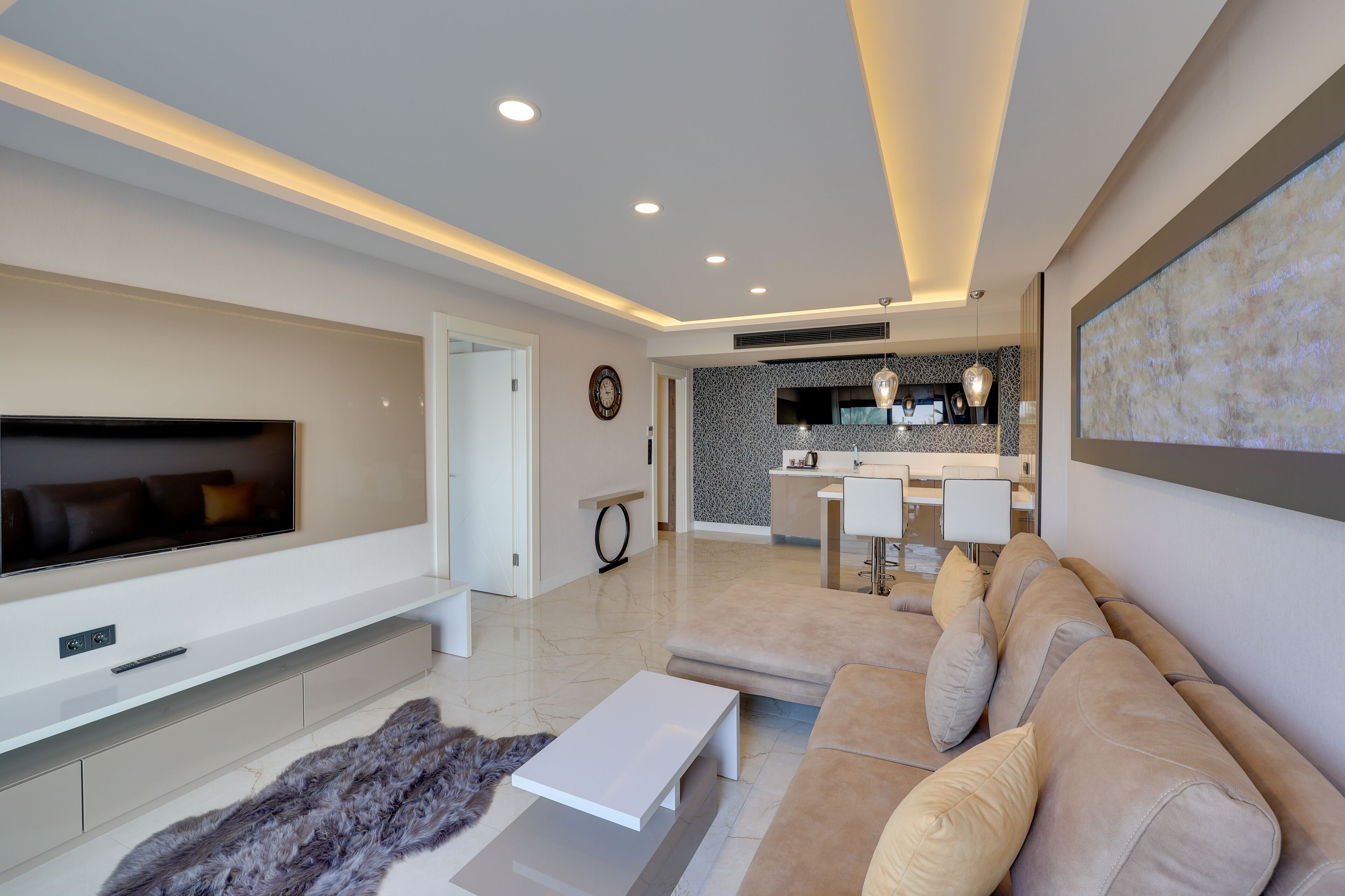 Deluxe Suite | Living area | LED TV