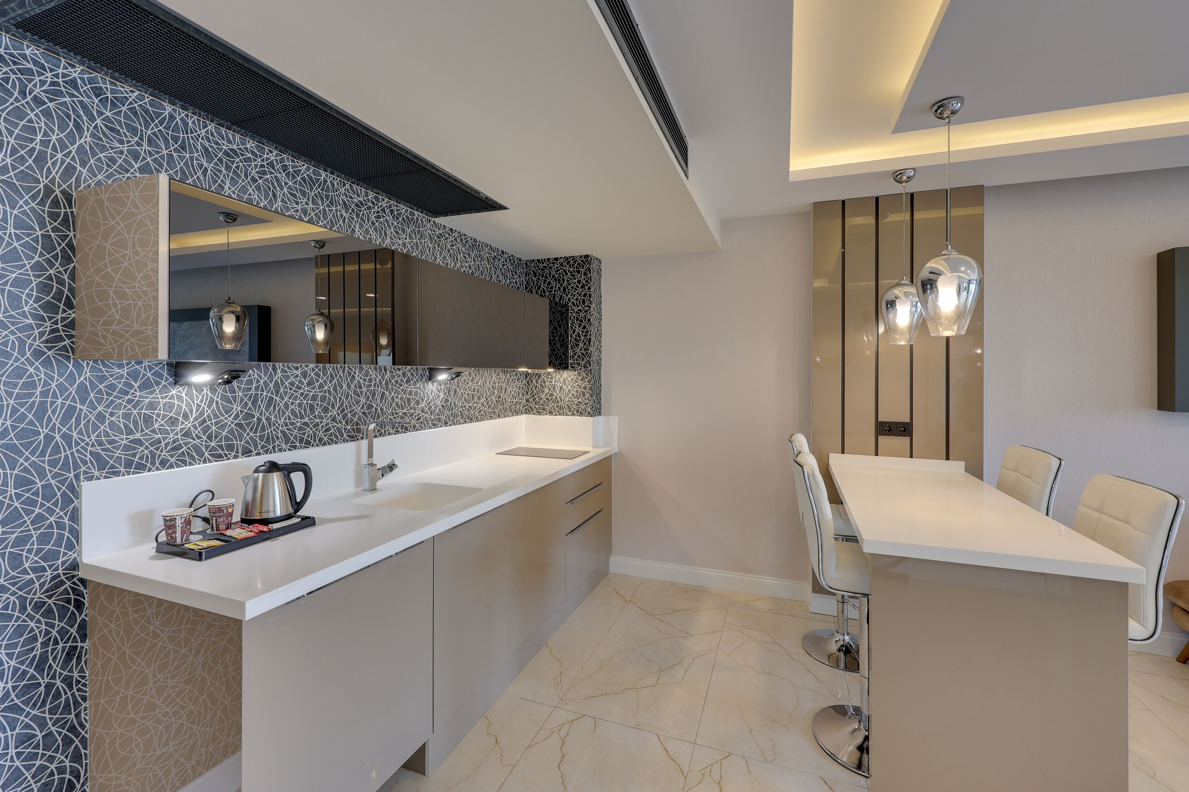 Deluxe suite | 1 slaapkamer, een minibar, een kluis op de kamer, een bureau