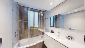 3BR Apartment (Dishon 3) | Bathroom | Shower, hair dryer, towels, soap