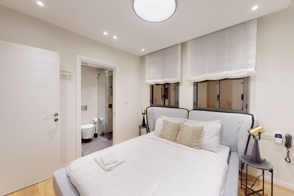 1 bedroom, down duvets, individually decorated, individually furnished