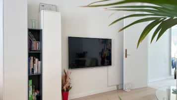Apartemen | Ruang keluarga | Smart TV