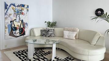 Apartemen | Ruang keluarga | Smart TV