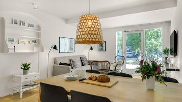 Apartemen | Ruang keluarga | TV layar datar