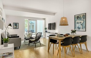 Appartement | Woonkamer | Een flatscreentelevisie