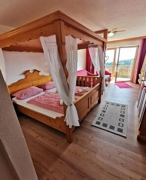 2 bedrooms, travel cot, WiFi, bed sheets