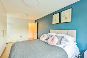 Apartment, 1 Queen Bed with Sofa bed