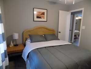 3 dormitorios, escritorio, tabla de planchar con plancha y cuna de viaje