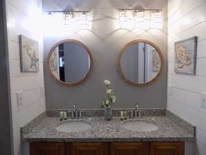 Shower, hair dryer - Secluded Waterfront Home on the Bay (Pensacola)