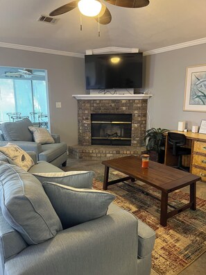 Smart TV, fireplace