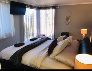 3 chambres, fer et planche à repasser, Wi-Fi gratuit, draps fournis