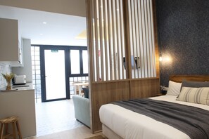 Design Quadruple Room | Blackout drapes, soundproofing, iron/ironing board, free WiFi - The Serreria Rooms (Valencia)