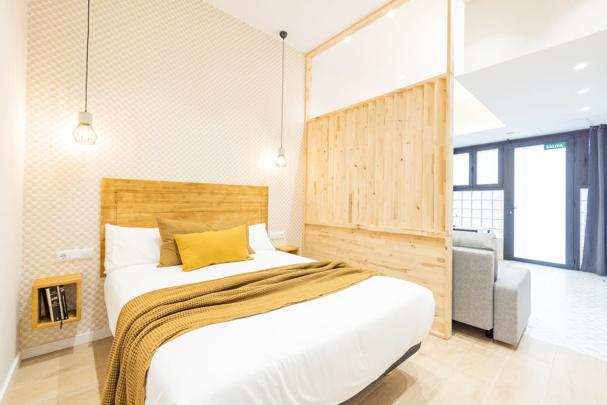 Quarto quádruplo júnior | Roupas de cama premium, edredons de pluma, cortinas blackout