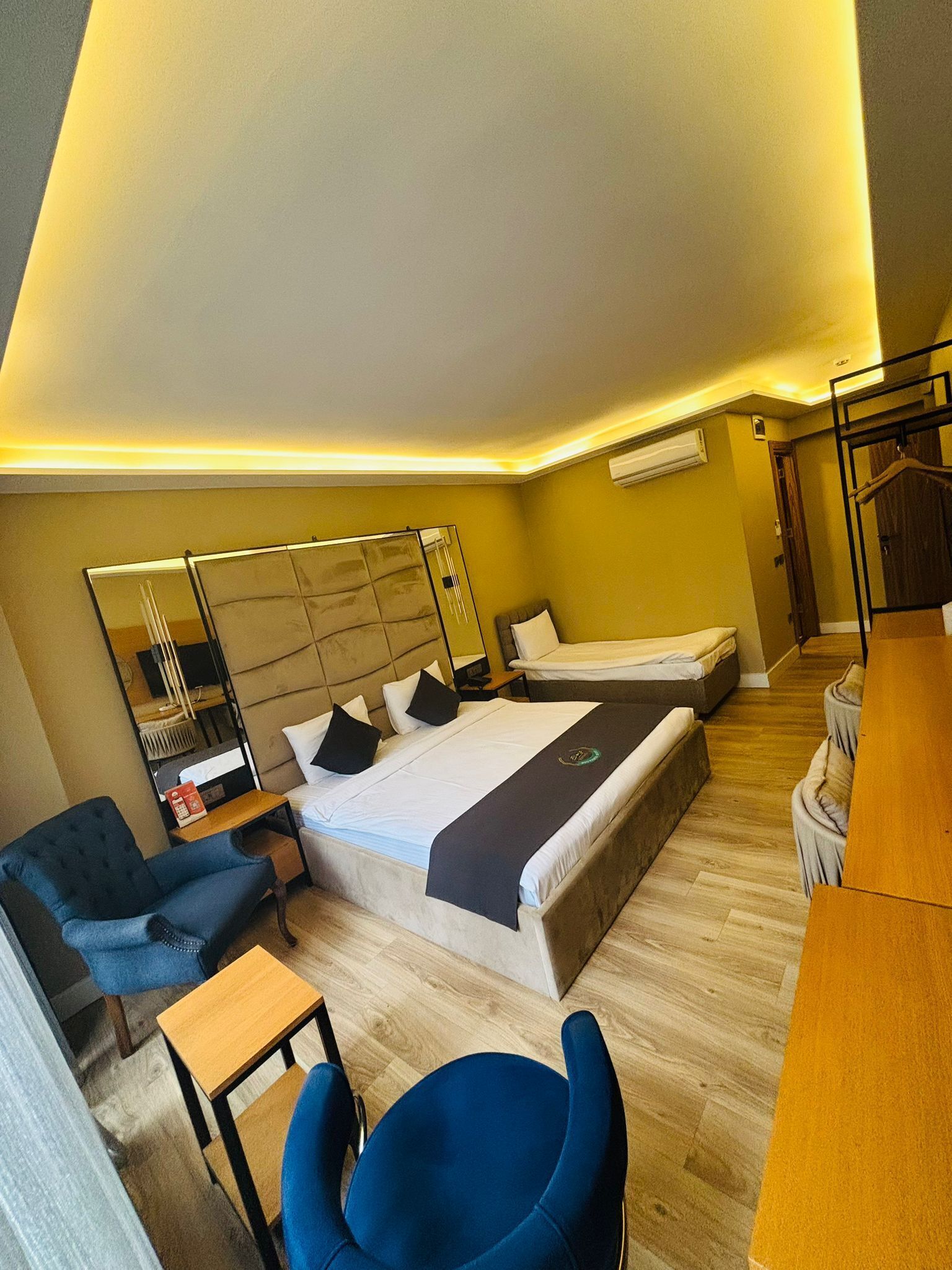 ห้องดีลักซ์ดับเบิล | เครื่องนอนป้องกันสารก่อภูมิแพ้, มินิบาร์, ตู้นิรภัยในห้องพัก, โต๊ะทำงาน