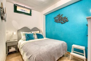 4 bedrooms, in-room safe, iron/ironing board, travel cot - ⭐RARE! VILLA coup de CŒUR - SUPER-equipped - ALL SERVICES INCLUDED⭐ (MONT ROIG DEL CAMP)