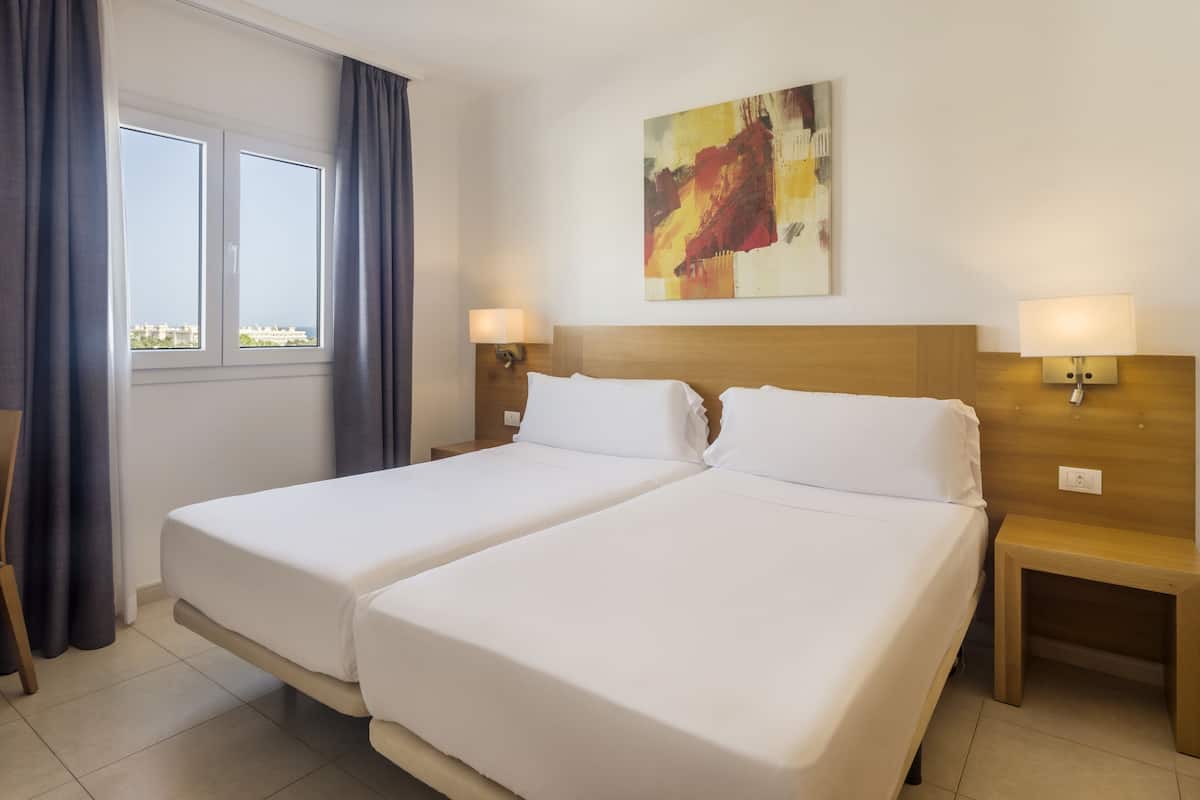 1 bedroom, in-room safe, desk, free WiFi