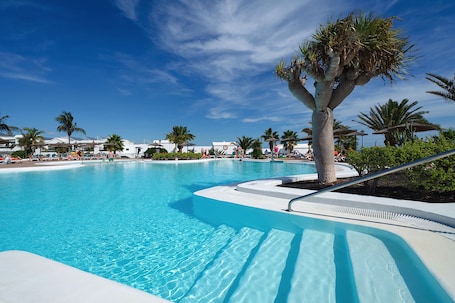 Outdoor pool, open 10:00 AM to 6:30 PM, pool umbrellas, sun loungers