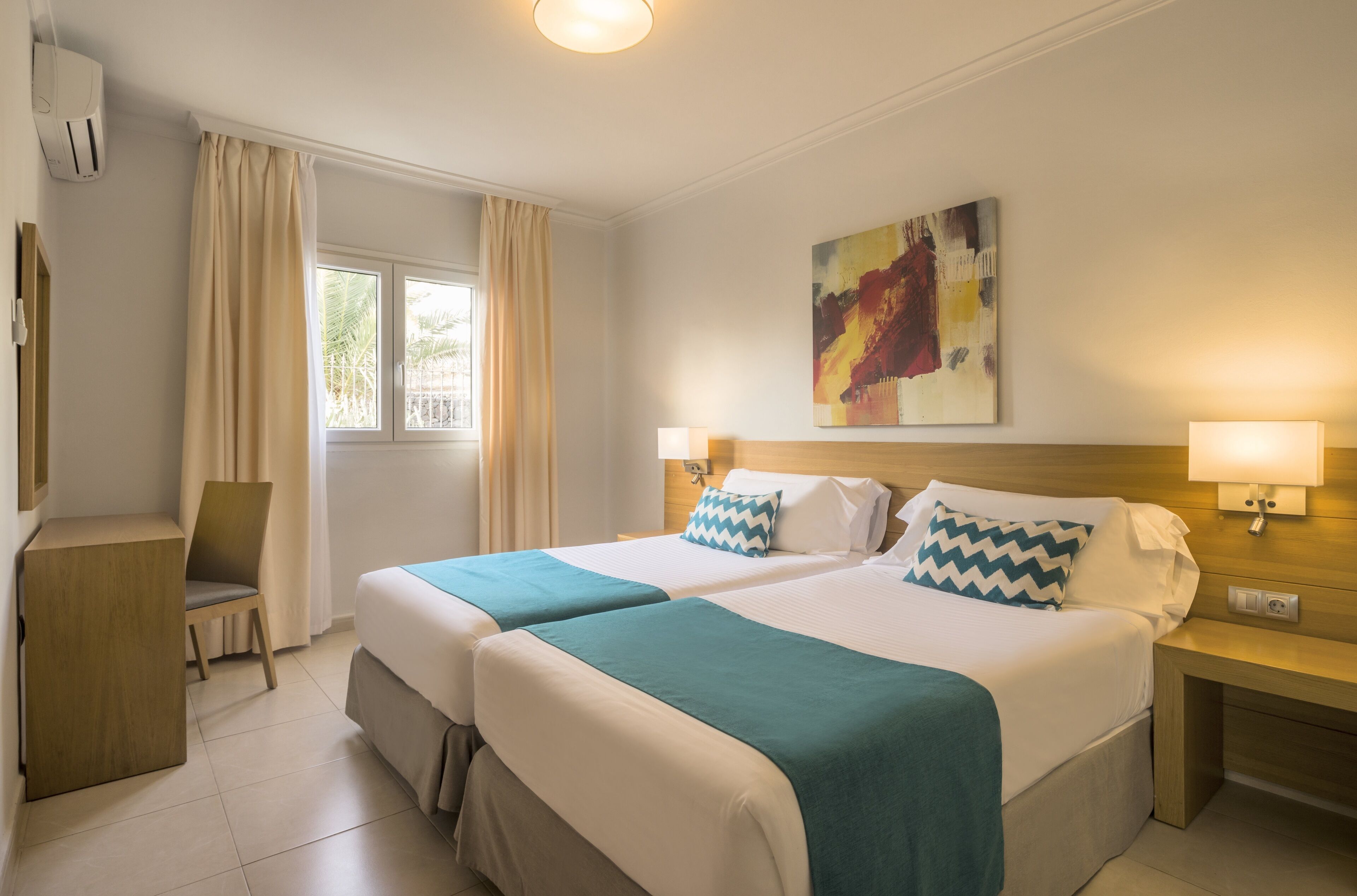 Coffres-forts dans les chambres, bureau, Wi-Fi gratuit, draps fournis