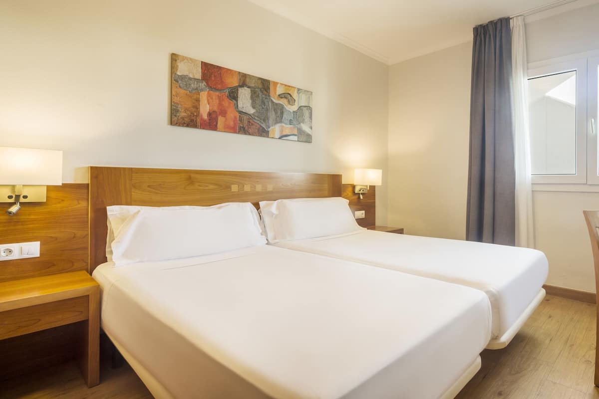 1 bedroom, in-room safe, desk, free WiFi