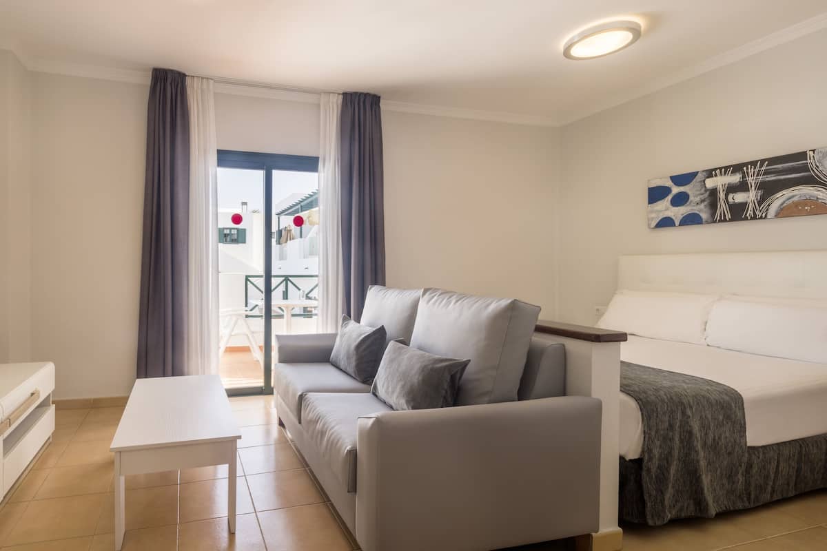 Studio | 1 bedroom, in-room safe, desk, free WiFi