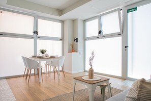 Exclusive Quadruple Room | Living area - Valencia Port Rooms (Valencia)