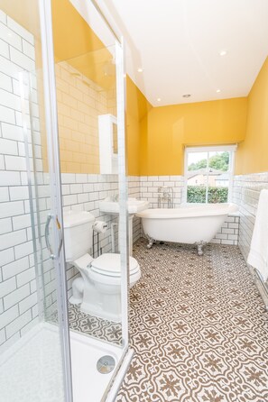 Bathtub