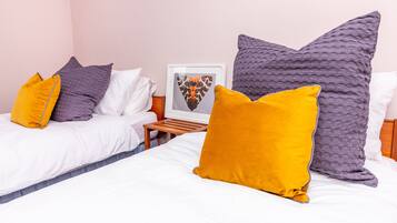 4 bedrooms, WiFi, bed sheets