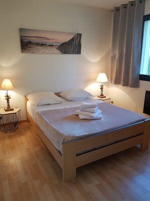 3 soveværelser, skrivebord, strygejern/strygebræt, weekendseng