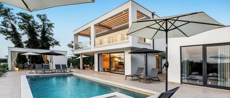 家庭別墅, 4 間臥室 (Luxury Villa Sonia With Wellness &) | 游泳池 | 季節性室外游泳池和溫水游泳池